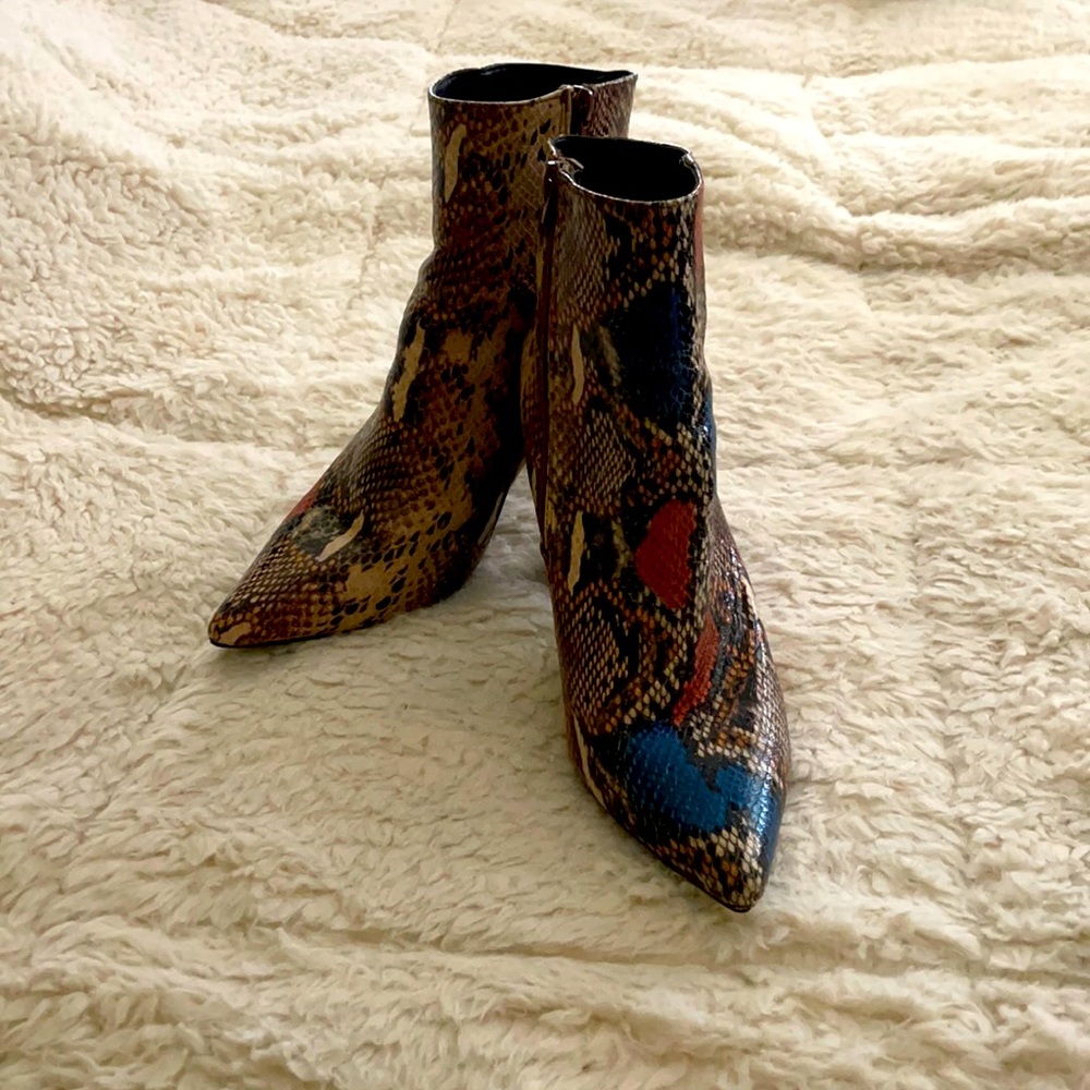 Gorgeous lizard boots